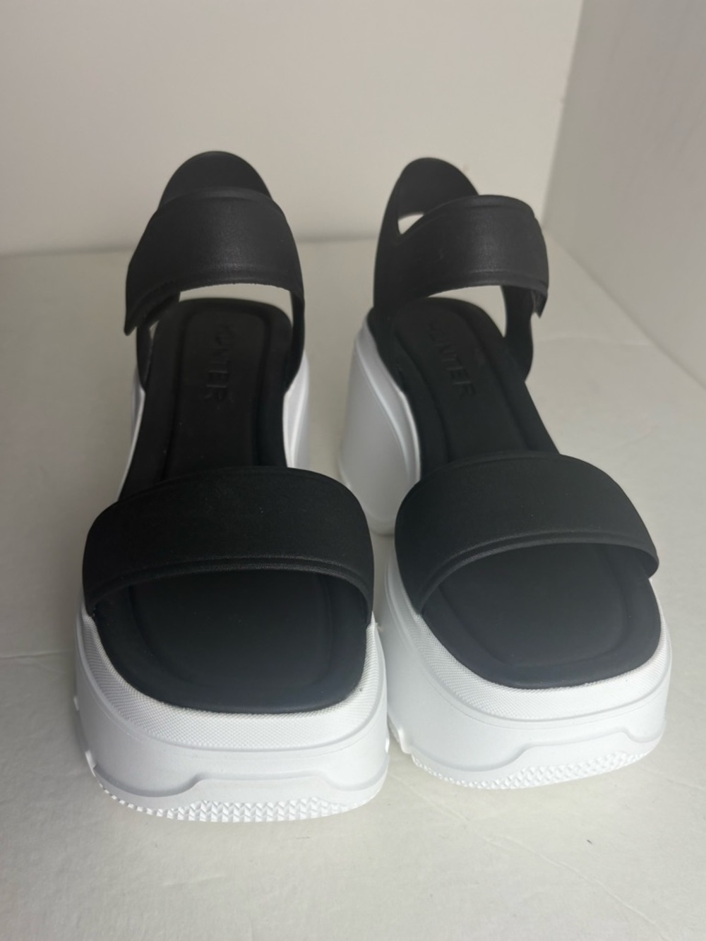 Hunter Abel Black and White Platform Sandals - Picture 5 of 11